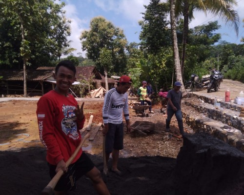 Kerja Bakti Buat Lapangan